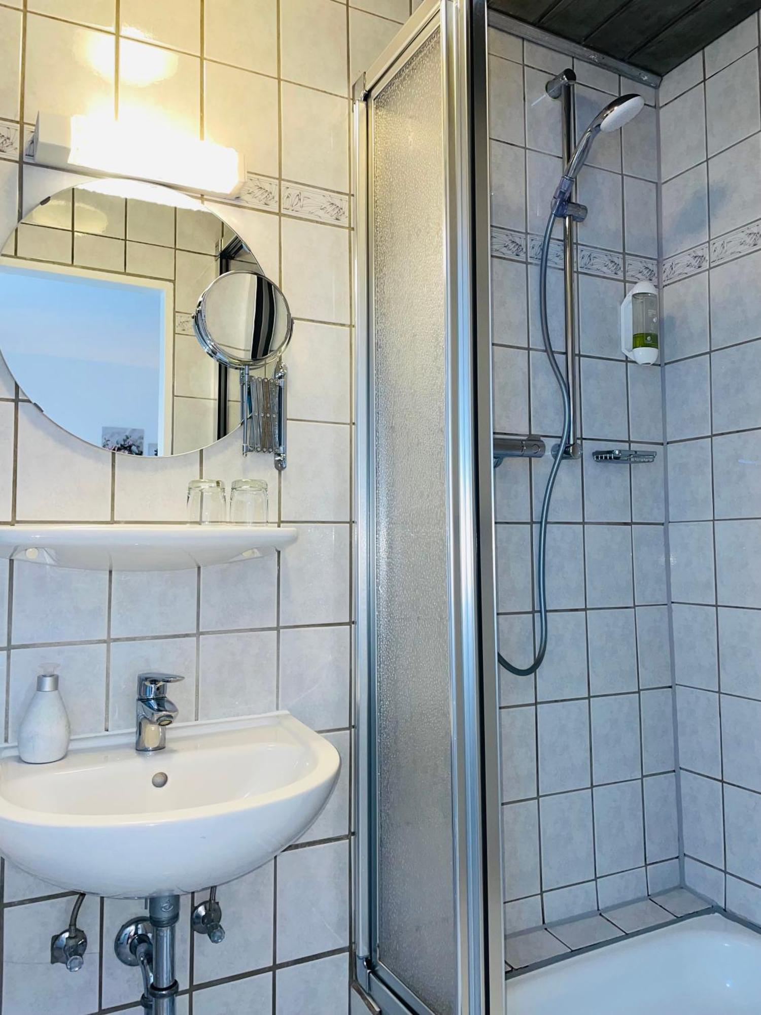 Hotel-Pension Hommen Κόμπλεντς Εξωτερικό φωτογραφία