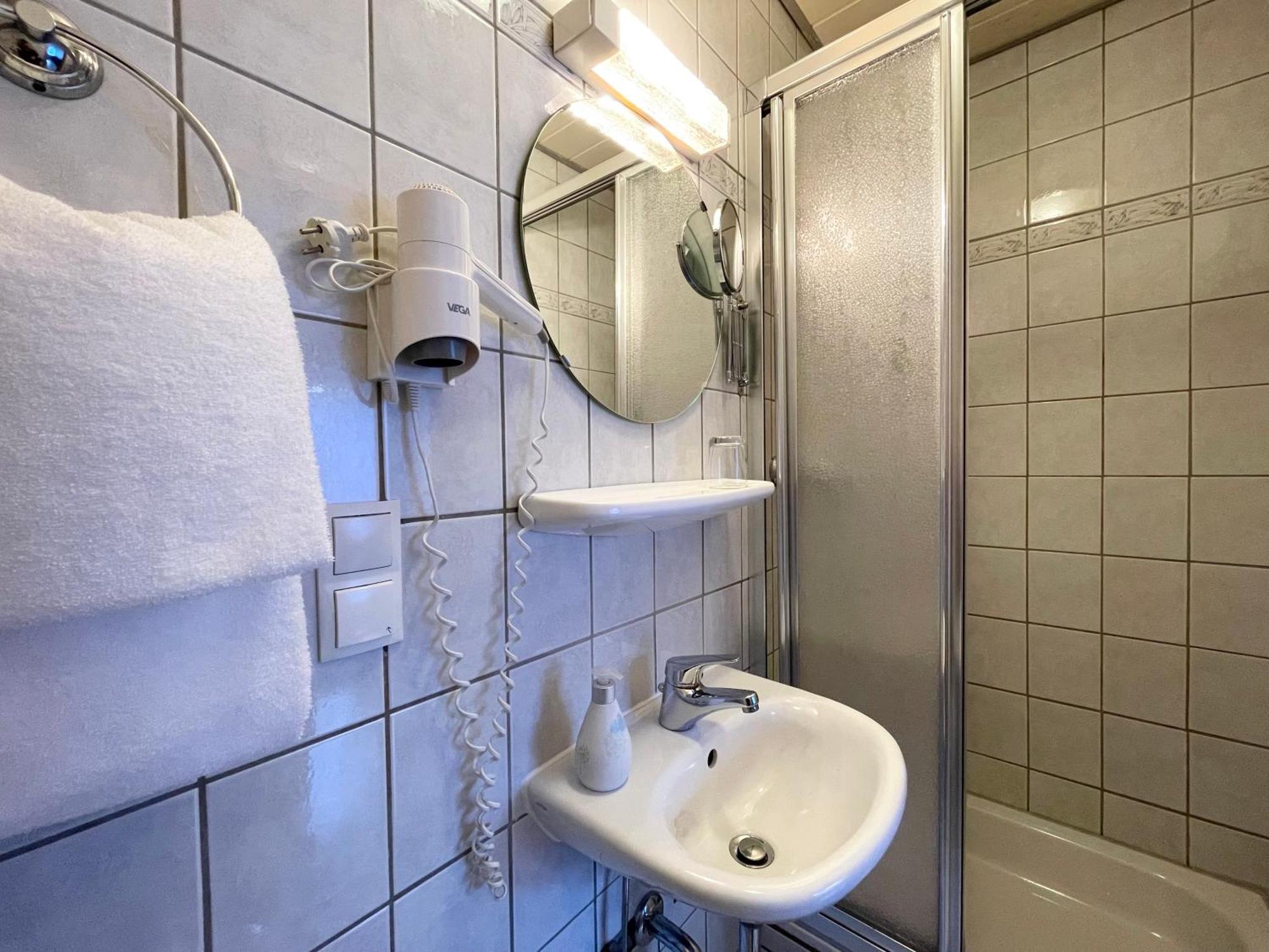 Hotel-Pension Hommen Κόμπλεντς Εξωτερικό φωτογραφία
